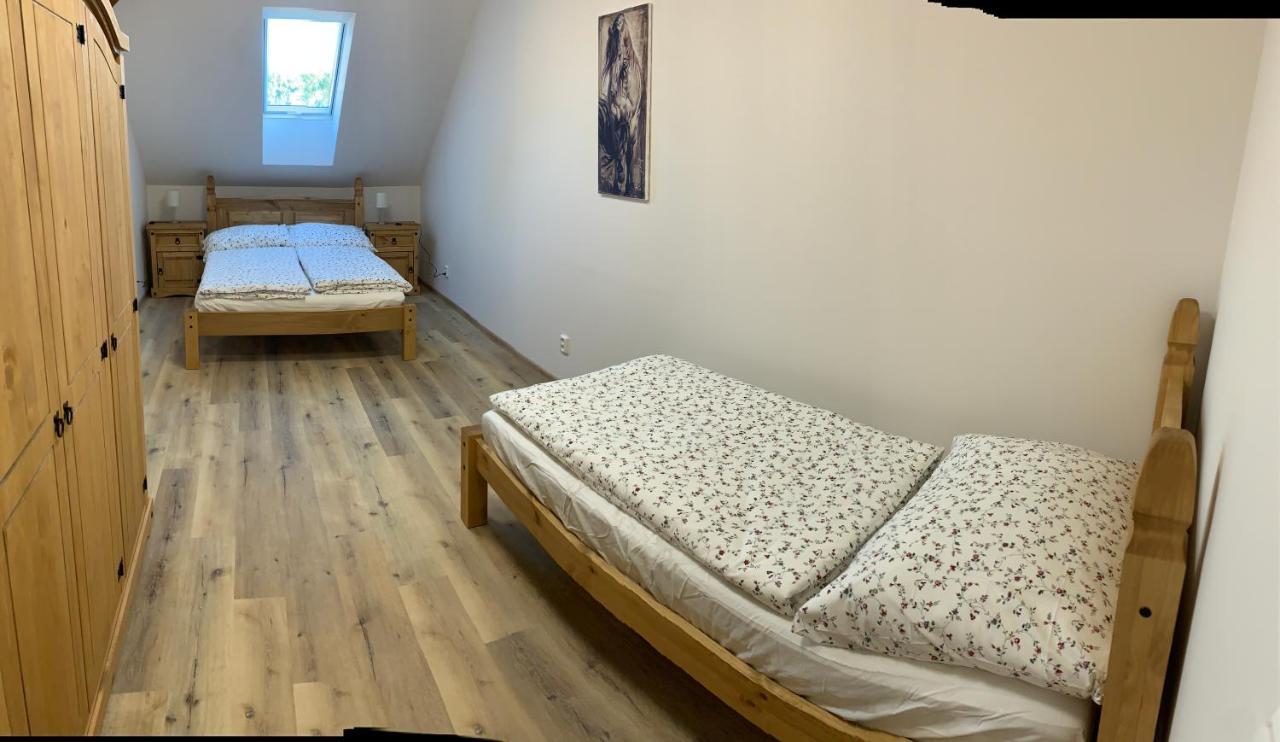 Apartmany Statek Bezdedice Hostomice ภายนอก รูปภาพ