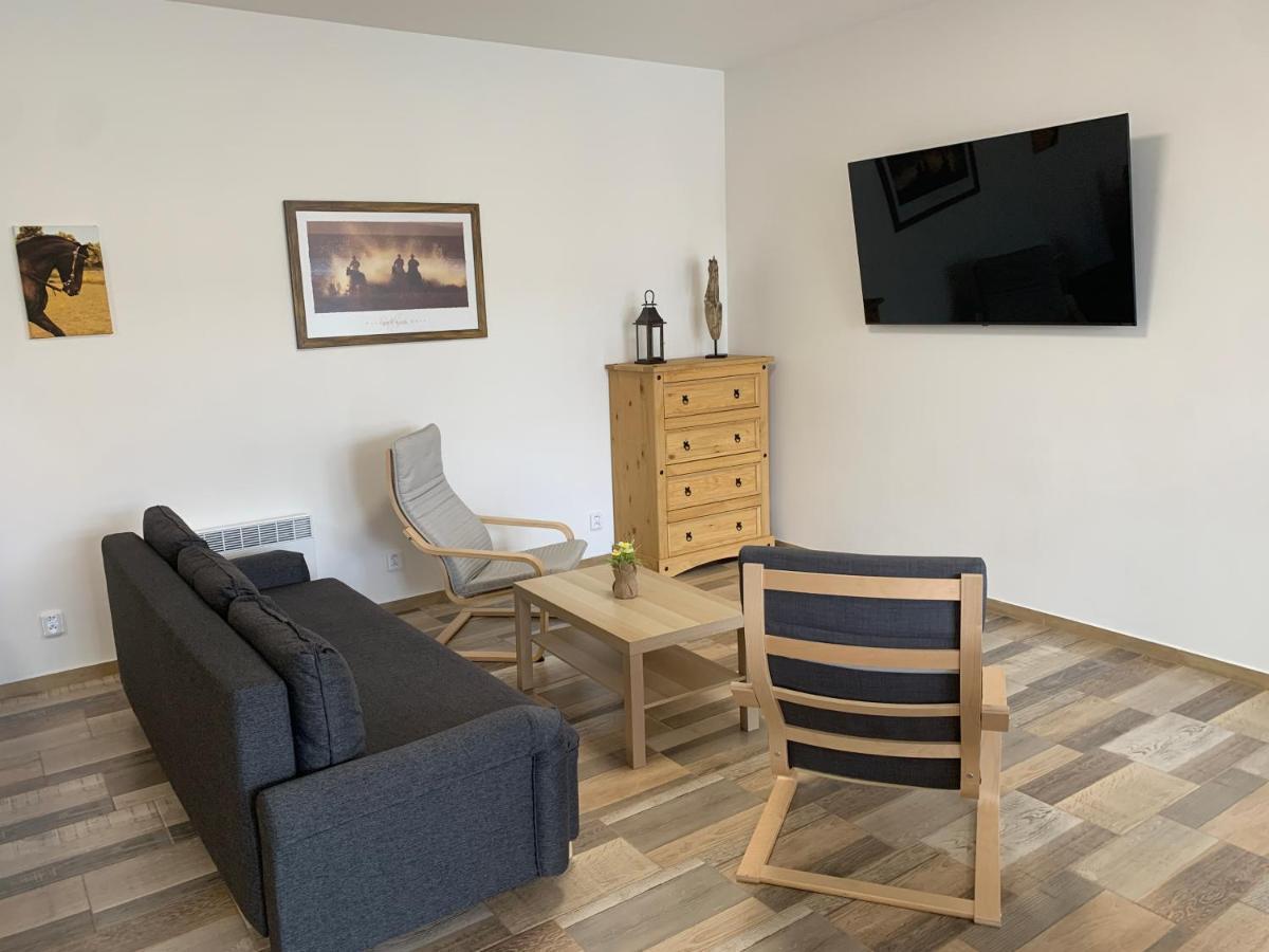 Apartmany Statek Bezdedice Hostomice ภายนอก รูปภาพ