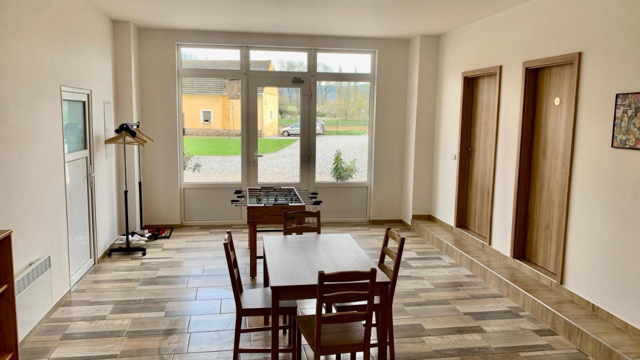 Apartmany Statek Bezdedice Hostomice ภายนอก รูปภาพ
