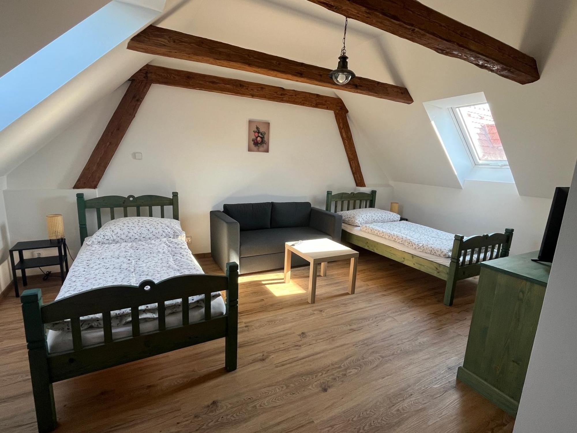 Apartmany Statek Bezdedice Hostomice ภายนอก รูปภาพ