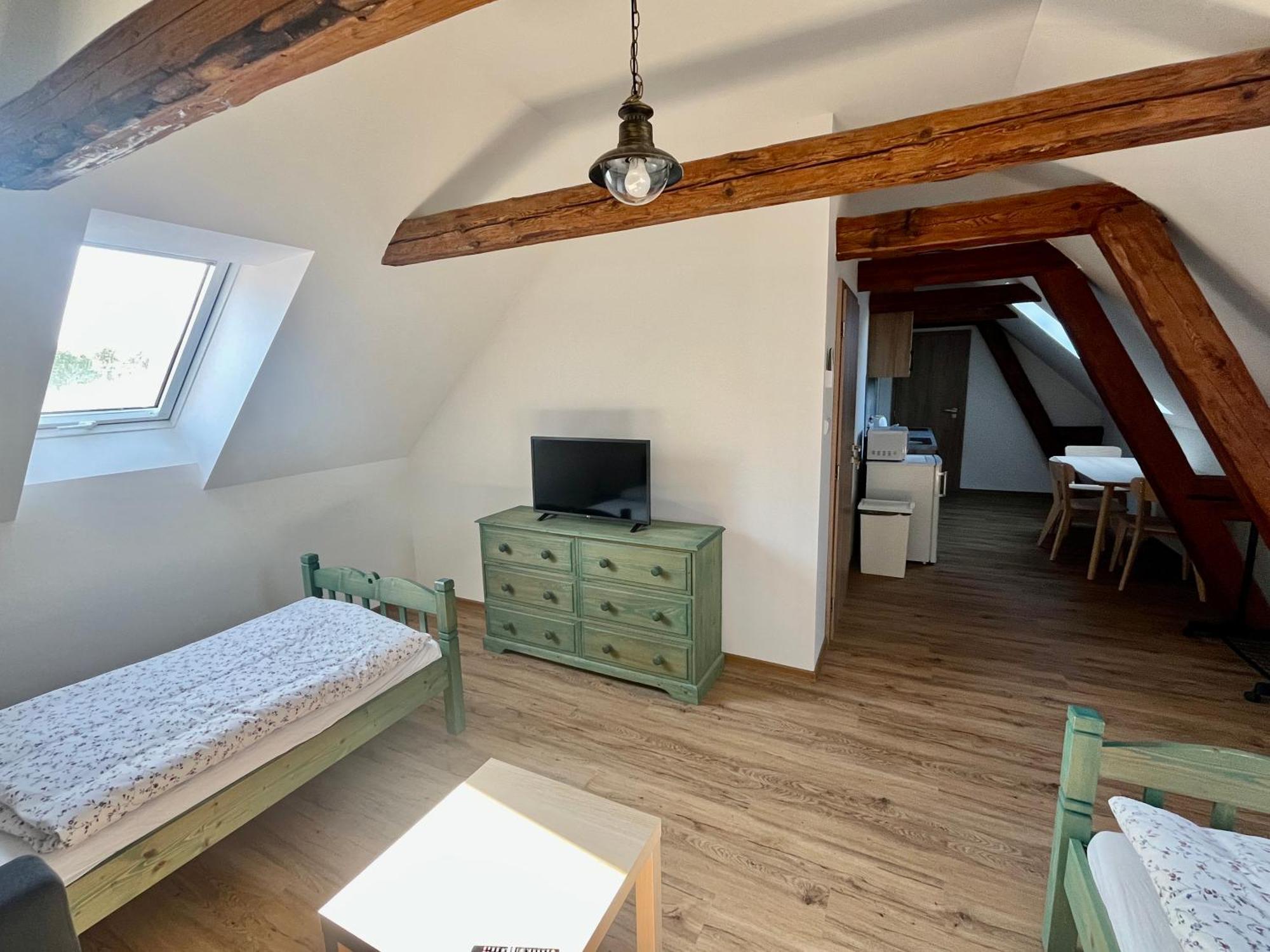 Apartmany Statek Bezdedice Hostomice ภายนอก รูปภาพ
