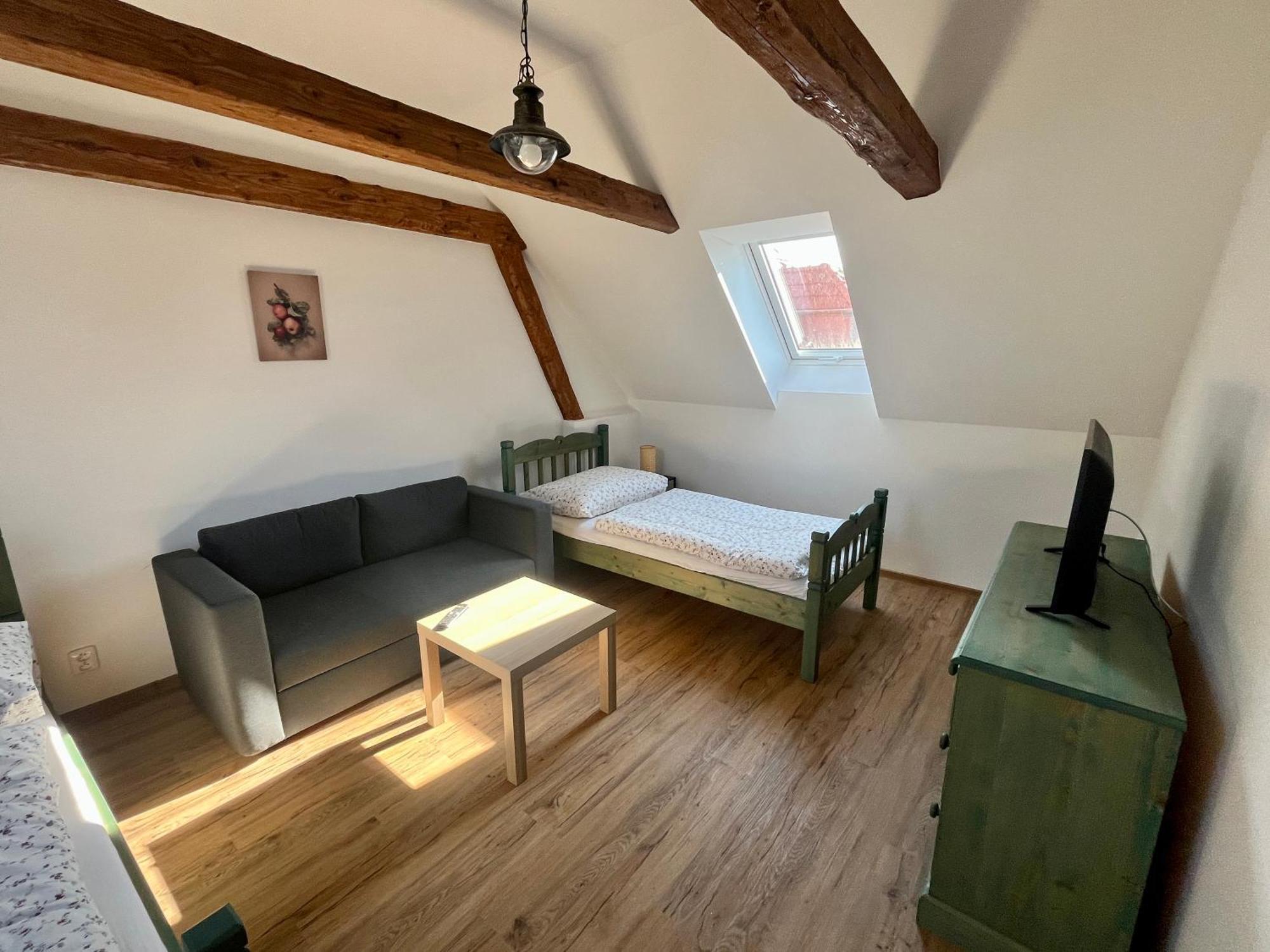 Apartmany Statek Bezdedice Hostomice ภายนอก รูปภาพ